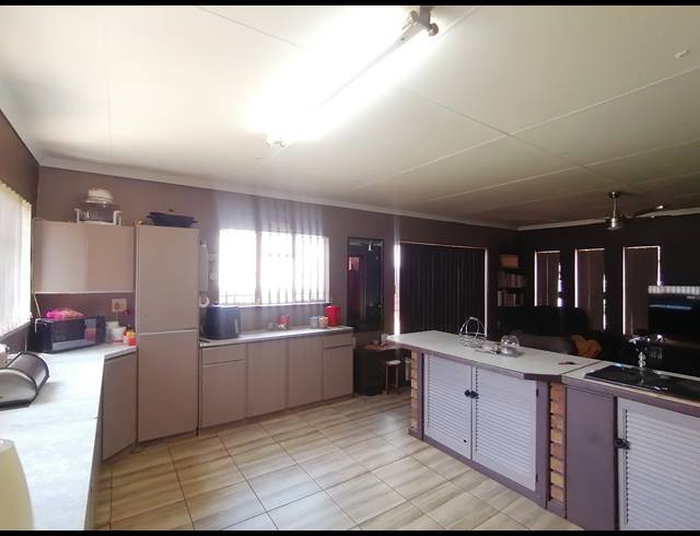 4 BEDROOM FREESTANDING FOR SALE IN STILFONTEIN EXT 4